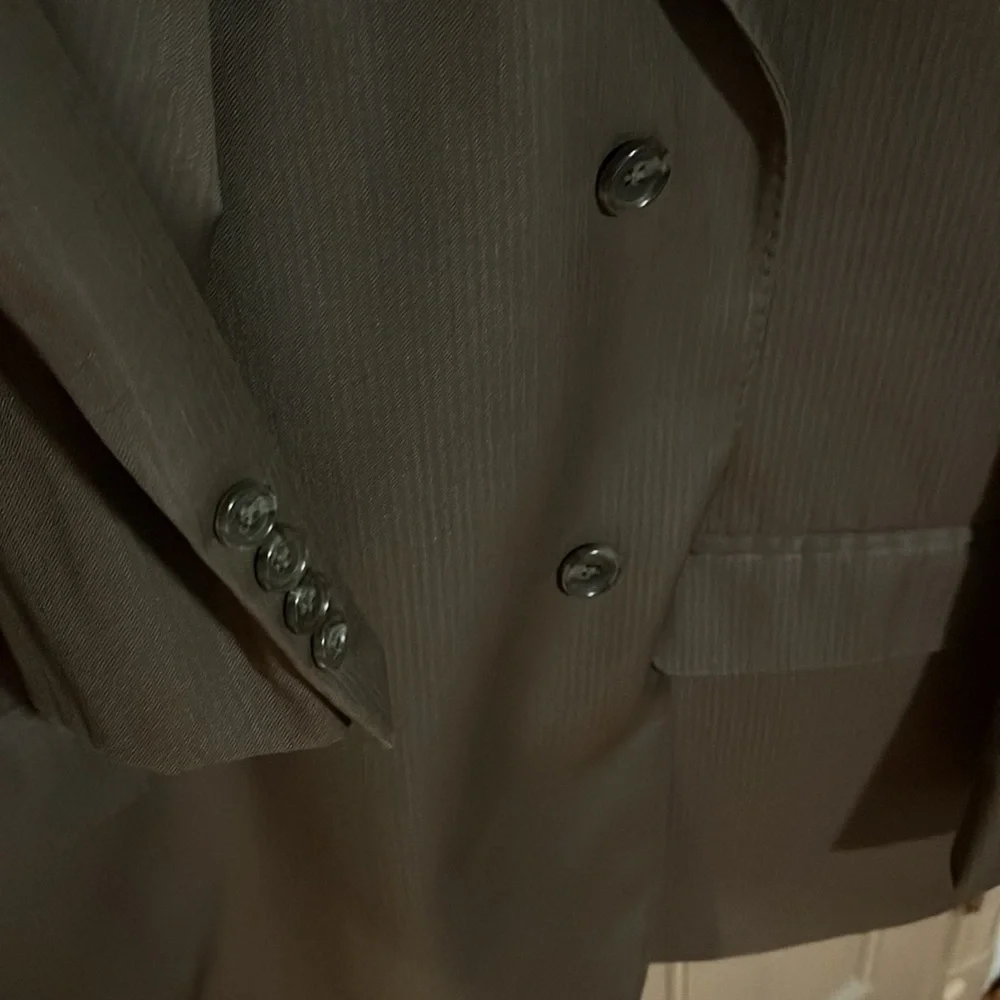 Joseph & Feiss Gold Label Olive Pinstripe 2 piece suit. 60L - Picture 4 of 14